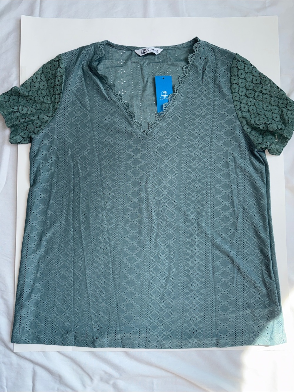 NWT Cupshe Green Eyelet Lace V-Neck Blouse Top Short Sleeve L